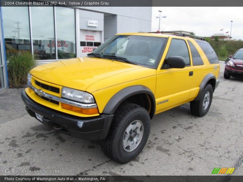 Front 3/4 View of 2004 Blazer LS ZR2 4x4