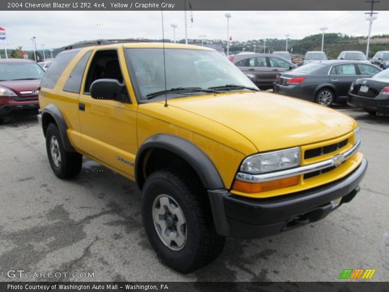 Front 3/4 View of 2004 Blazer LS ZR2 4x4