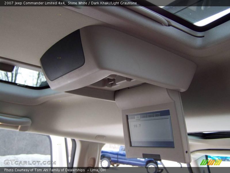 Stone White / Dark Khaki/Light Graystone 2007 Jeep Commander Limited 4x4