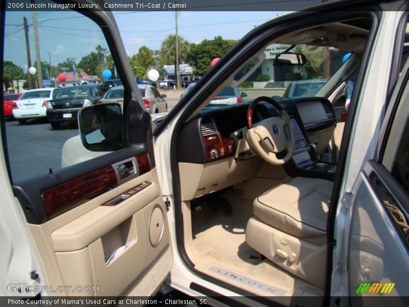Cashmere Tri-Coat / Camel 2006 Lincoln Navigator Luxury