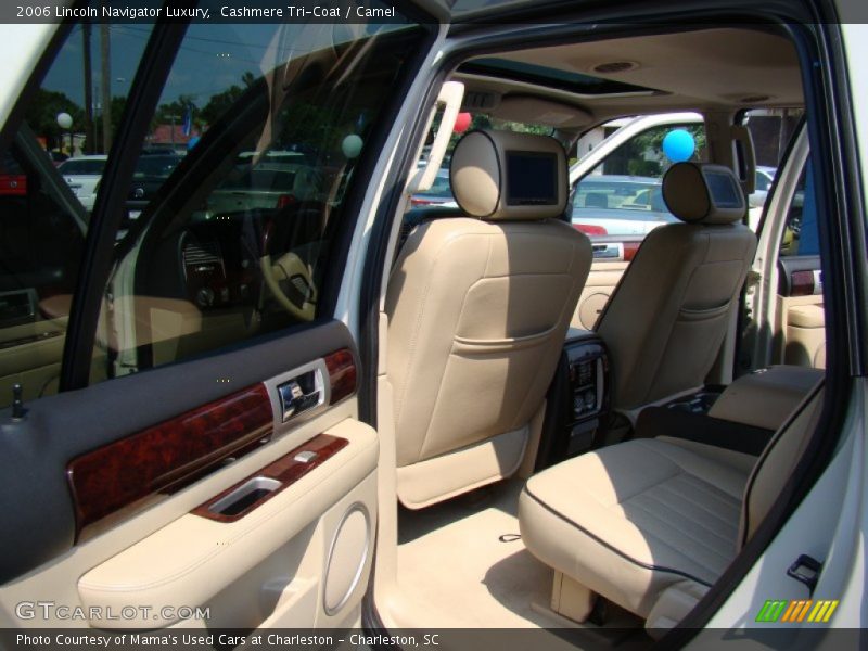 Cashmere Tri-Coat / Camel 2006 Lincoln Navigator Luxury
