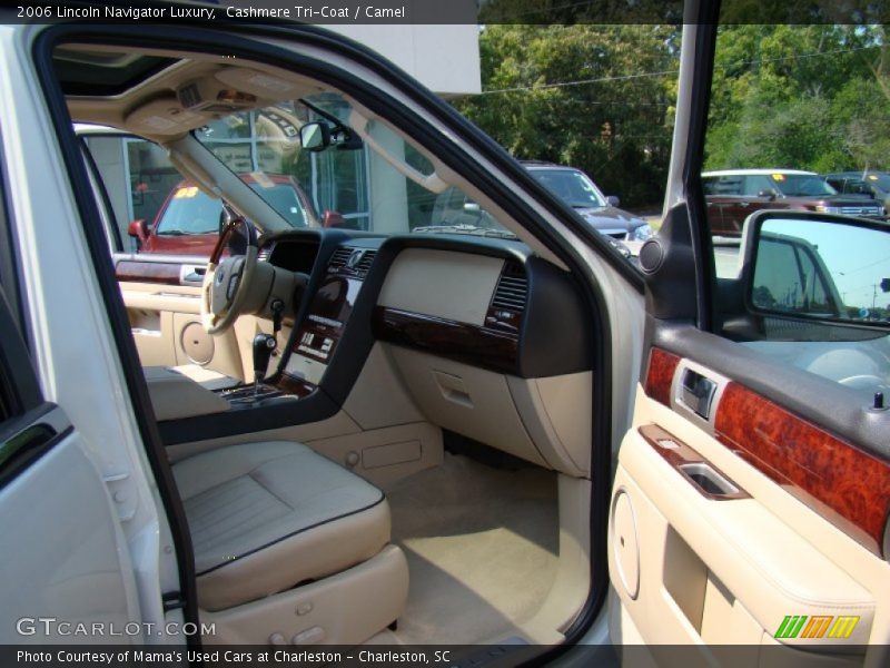 Cashmere Tri-Coat / Camel 2006 Lincoln Navigator Luxury