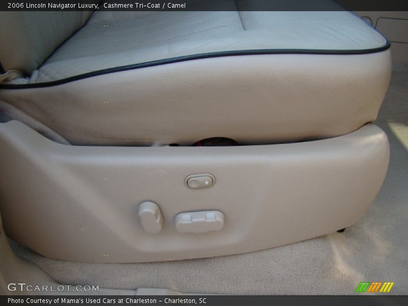 Cashmere Tri-Coat / Camel 2006 Lincoln Navigator Luxury