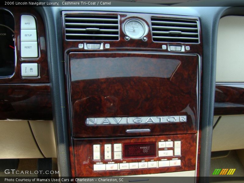 Cashmere Tri-Coat / Camel 2006 Lincoln Navigator Luxury