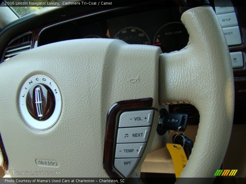 Cashmere Tri-Coat / Camel 2006 Lincoln Navigator Luxury