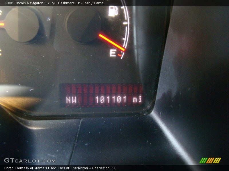 Cashmere Tri-Coat / Camel 2006 Lincoln Navigator Luxury