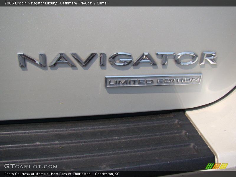 Cashmere Tri-Coat / Camel 2006 Lincoln Navigator Luxury