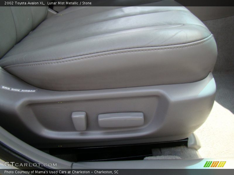 Lunar Mist Metallic / Stone 2002 Toyota Avalon XL