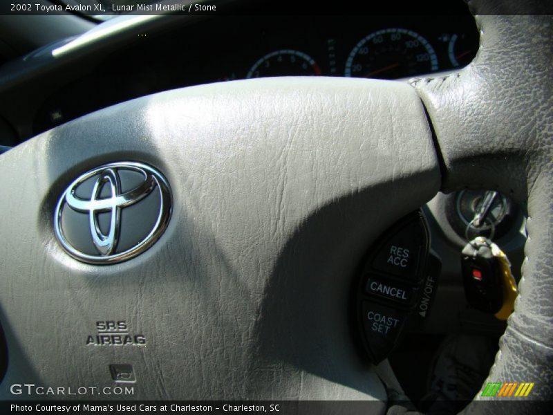 Lunar Mist Metallic / Stone 2002 Toyota Avalon XL