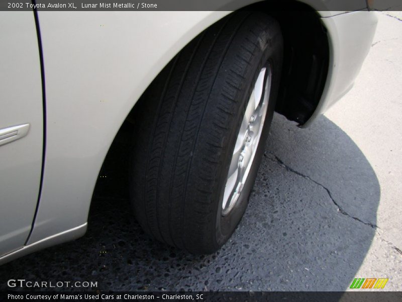 Lunar Mist Metallic / Stone 2002 Toyota Avalon XL