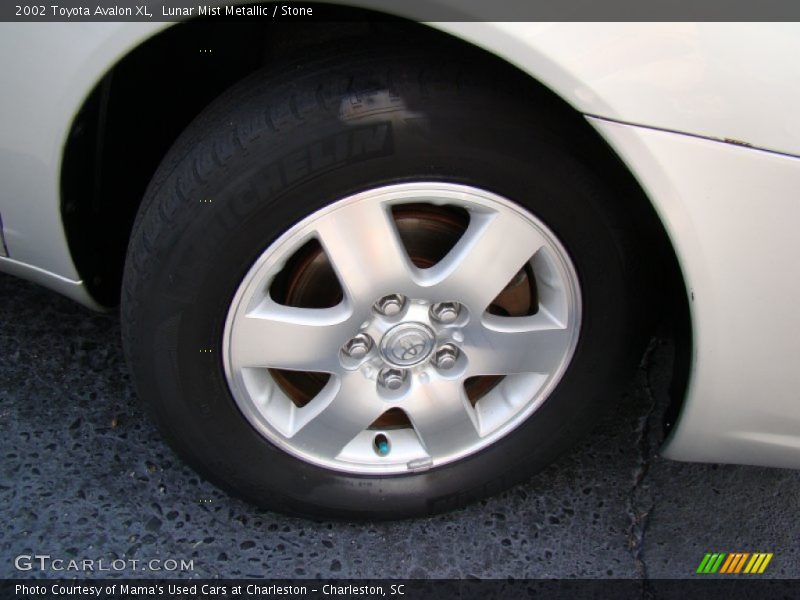 Lunar Mist Metallic / Stone 2002 Toyota Avalon XL