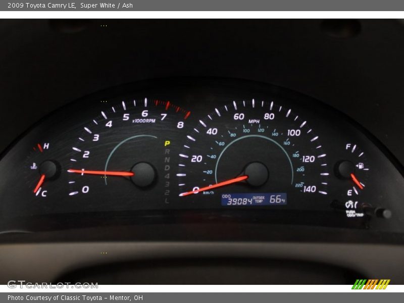 Super White / Ash 2009 Toyota Camry LE