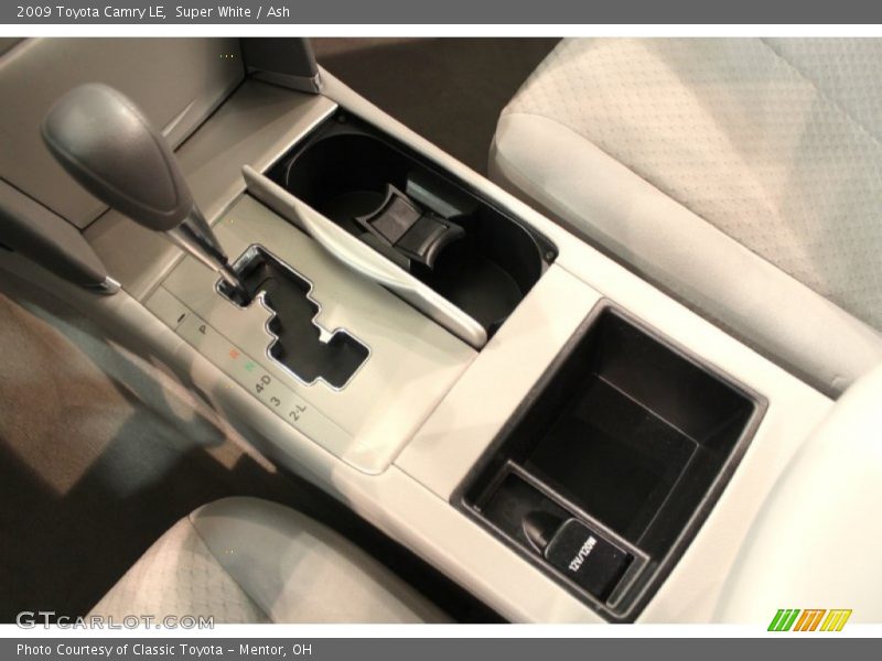 Super White / Ash 2009 Toyota Camry LE