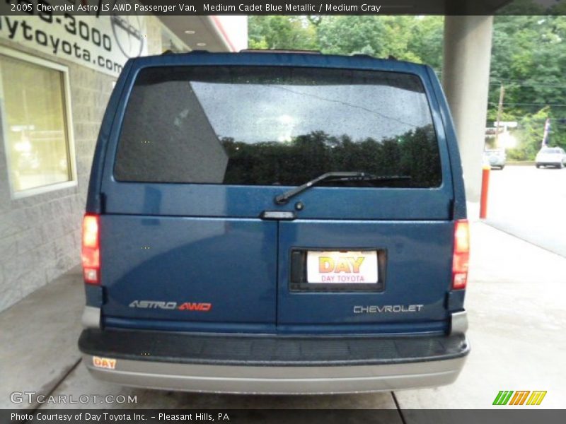 Medium Cadet Blue Metallic / Medium Gray 2005 Chevrolet Astro LS AWD Passenger Van