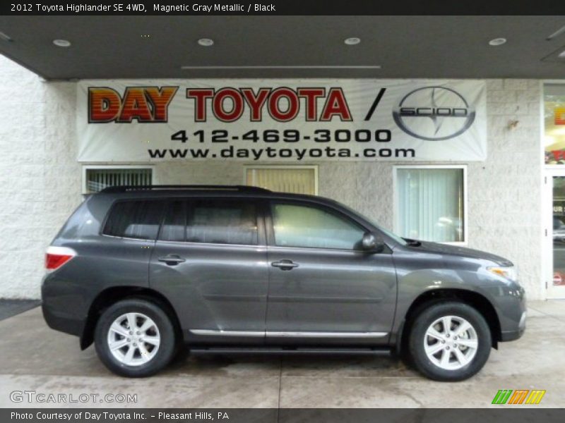 Magnetic Gray Metallic / Black 2012 Toyota Highlander SE 4WD