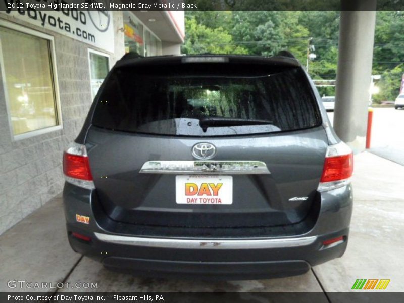 Magnetic Gray Metallic / Black 2012 Toyota Highlander SE 4WD