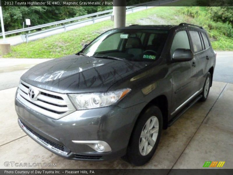 Magnetic Gray Metallic / Black 2012 Toyota Highlander SE 4WD