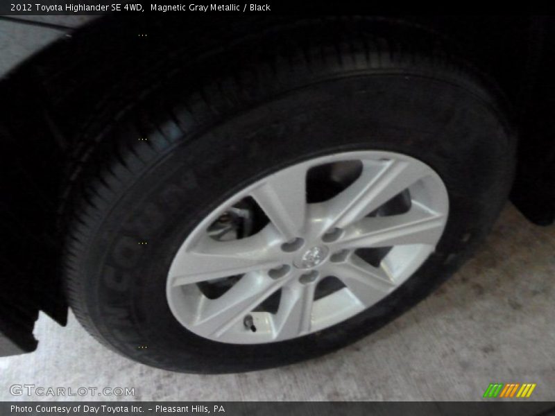 Magnetic Gray Metallic / Black 2012 Toyota Highlander SE 4WD