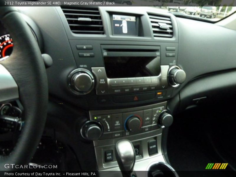 Magnetic Gray Metallic / Black 2012 Toyota Highlander SE 4WD