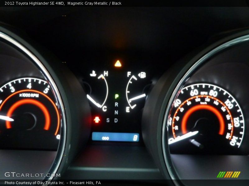 Magnetic Gray Metallic / Black 2012 Toyota Highlander SE 4WD