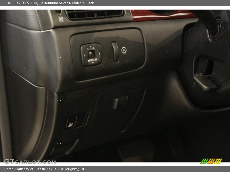 Millennium Silver Metallic / Black 2002 Lexus ES 300