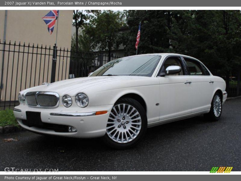 Porcelain White / Champagne/Mocha 2007 Jaguar XJ Vanden Plas