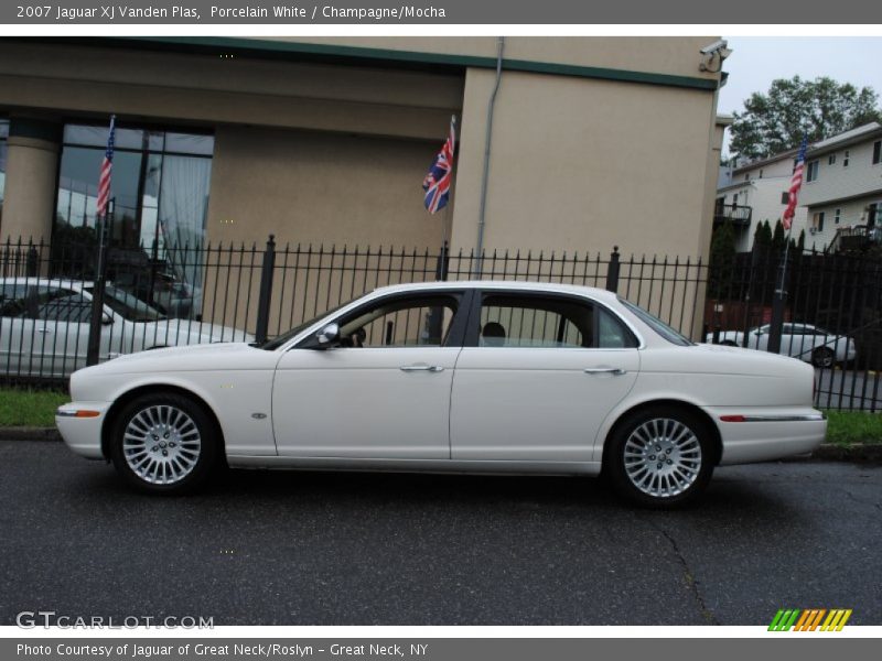Porcelain White / Champagne/Mocha 2007 Jaguar XJ Vanden Plas
