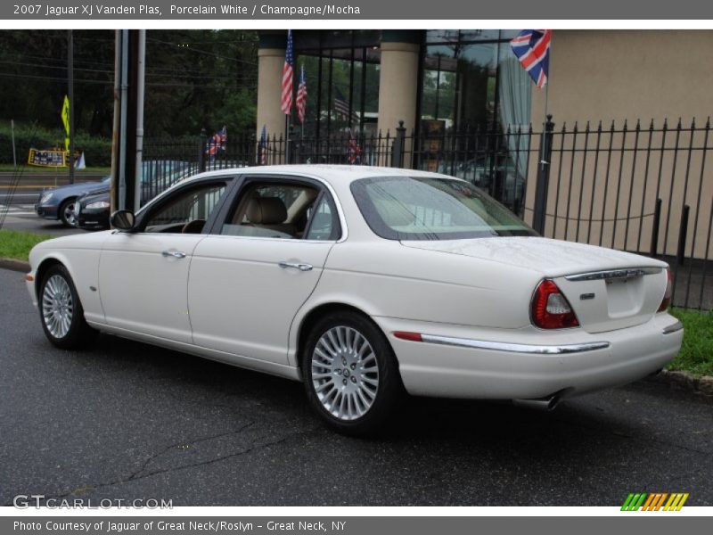 Porcelain White / Champagne/Mocha 2007 Jaguar XJ Vanden Plas