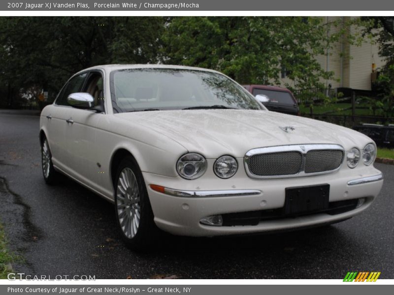 Porcelain White / Champagne/Mocha 2007 Jaguar XJ Vanden Plas