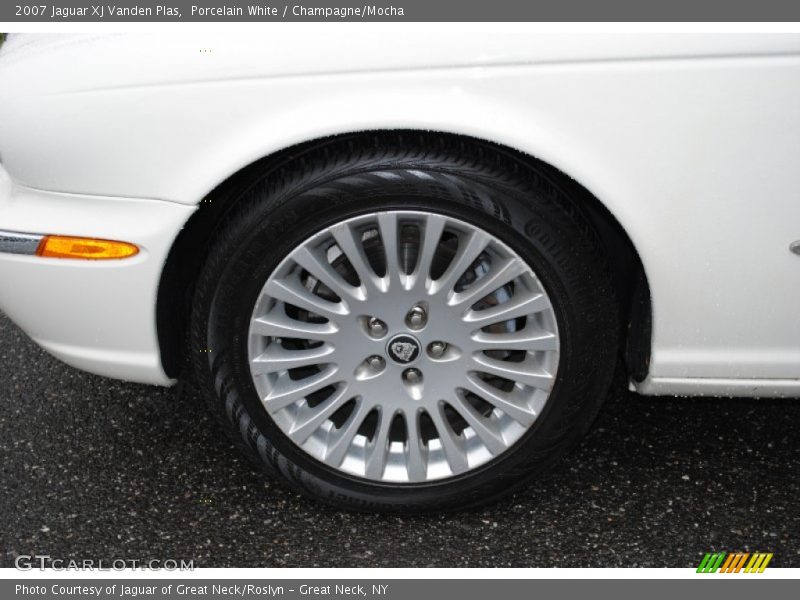 Porcelain White / Champagne/Mocha 2007 Jaguar XJ Vanden Plas