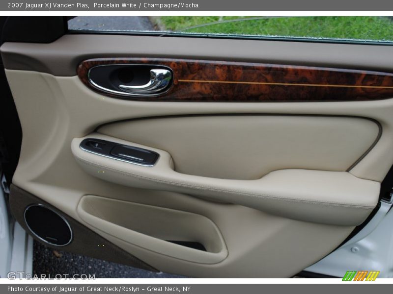 Porcelain White / Champagne/Mocha 2007 Jaguar XJ Vanden Plas