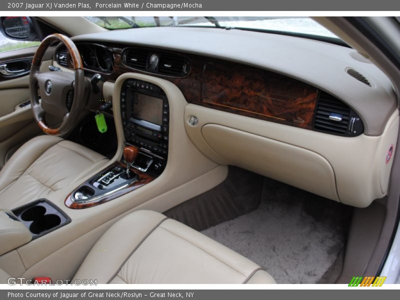 Porcelain White / Champagne/Mocha 2007 Jaguar XJ Vanden Plas