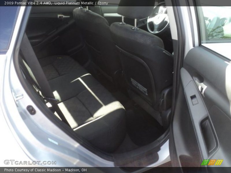  2009 Vibe 2.4 AWD Ebony Interior