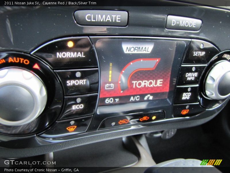 Cayenne Red / Black/Silver Trim 2011 Nissan Juke SV