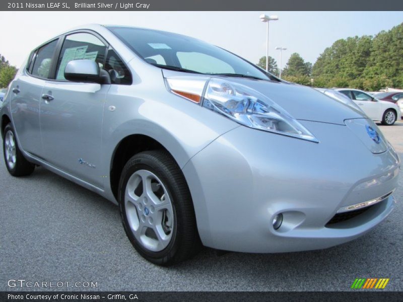 Front 3/4 View of 2011 LEAF SL