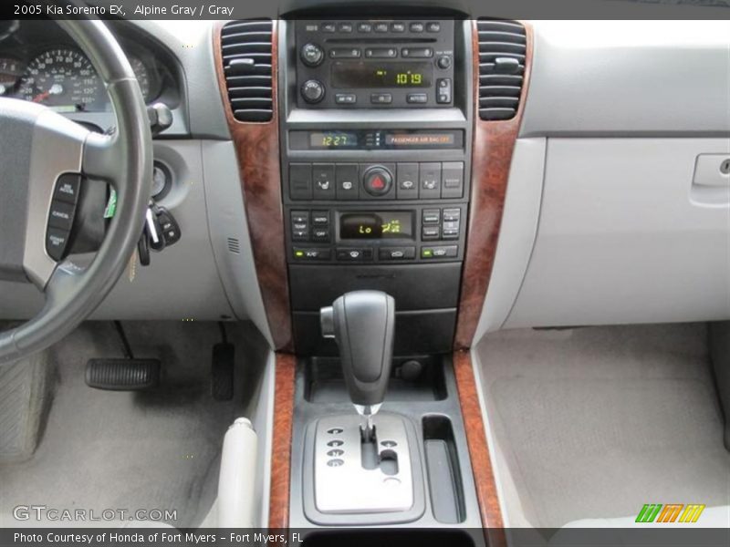 Alpine Gray / Gray 2005 Kia Sorento EX