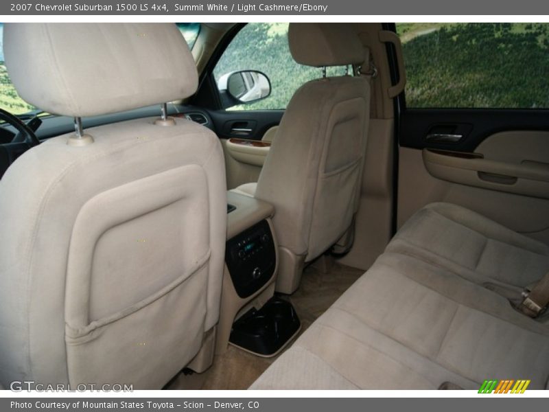 Summit White / Light Cashmere/Ebony 2007 Chevrolet Suburban 1500 LS 4x4
