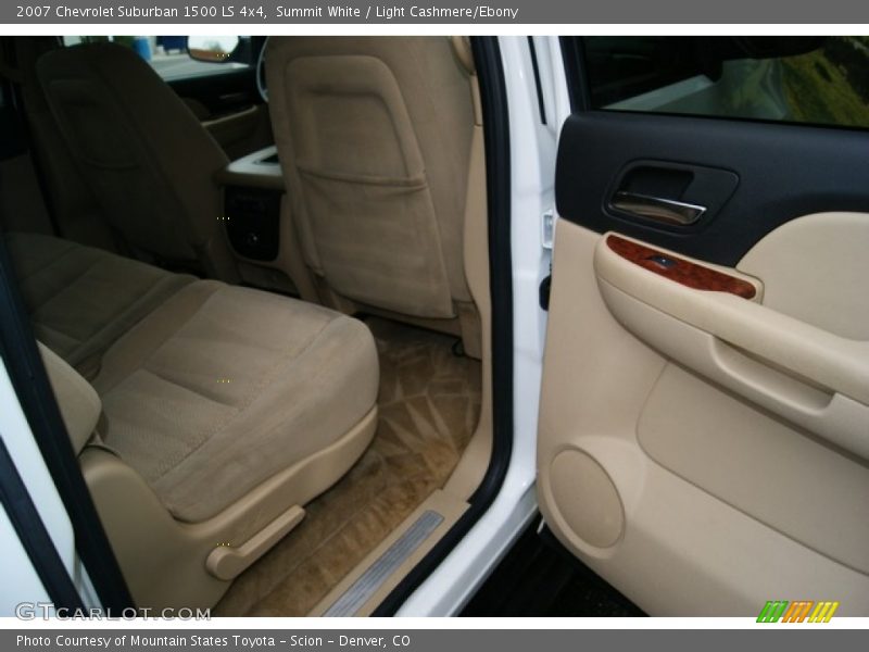 Summit White / Light Cashmere/Ebony 2007 Chevrolet Suburban 1500 LS 4x4