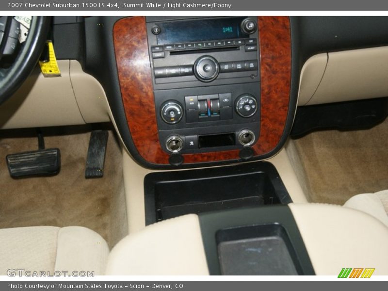 Summit White / Light Cashmere/Ebony 2007 Chevrolet Suburban 1500 LS 4x4