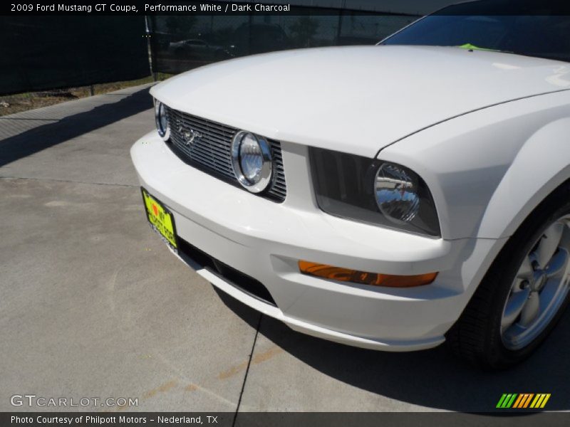 Performance White / Dark Charcoal 2009 Ford Mustang GT Coupe