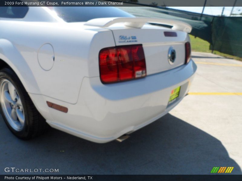 Performance White / Dark Charcoal 2009 Ford Mustang GT Coupe