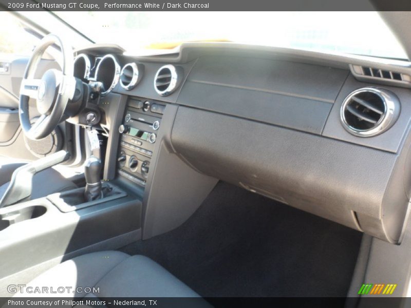 Performance White / Dark Charcoal 2009 Ford Mustang GT Coupe