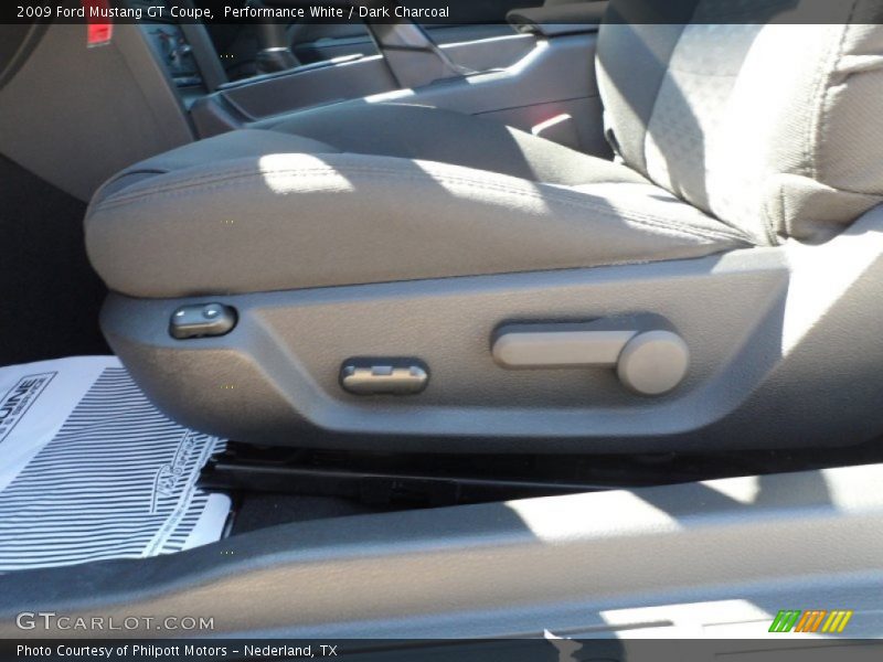 Performance White / Dark Charcoal 2009 Ford Mustang GT Coupe