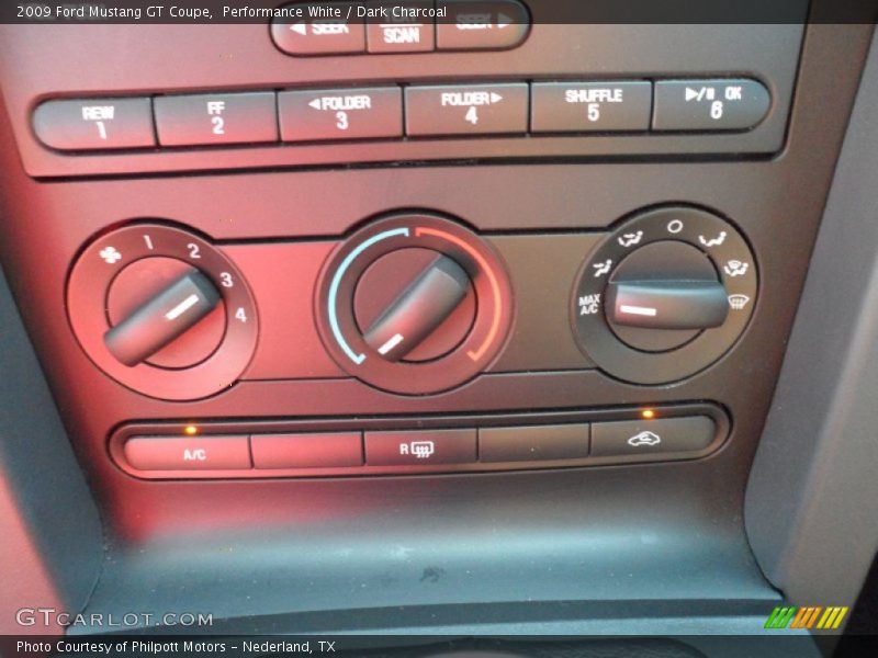 Controls of 2009 Mustang GT Coupe