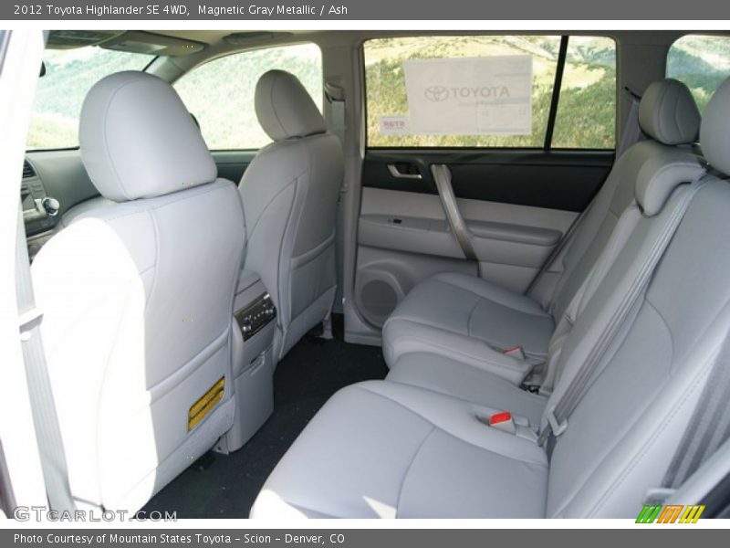  2012 Highlander SE 4WD Ash Interior