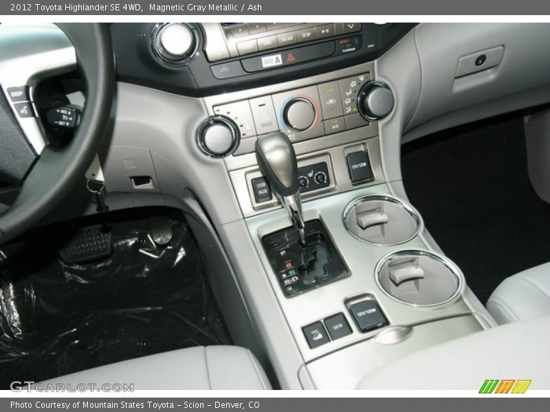 Controls of 2012 Highlander SE 4WD