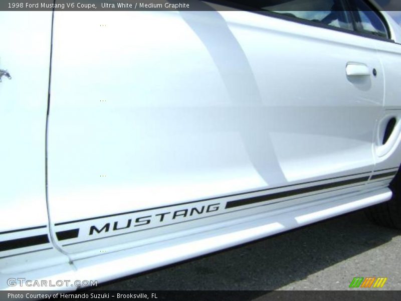 Ultra White / Medium Graphite 1998 Ford Mustang V6 Coupe