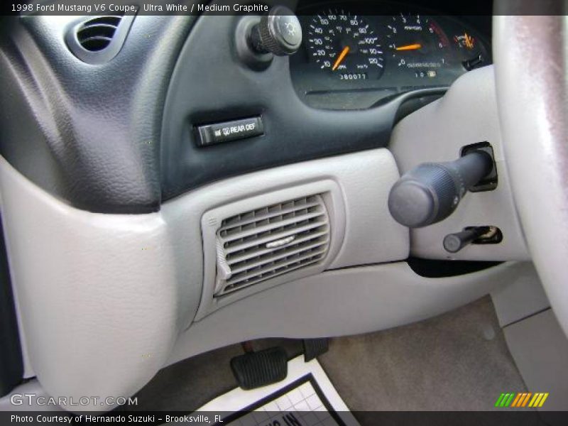 Ultra White / Medium Graphite 1998 Ford Mustang V6 Coupe