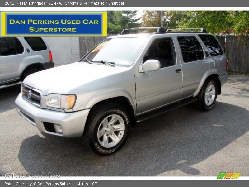 Chrome Silver Metallic / Charcoal 2002 Nissan Pathfinder SE 4x4