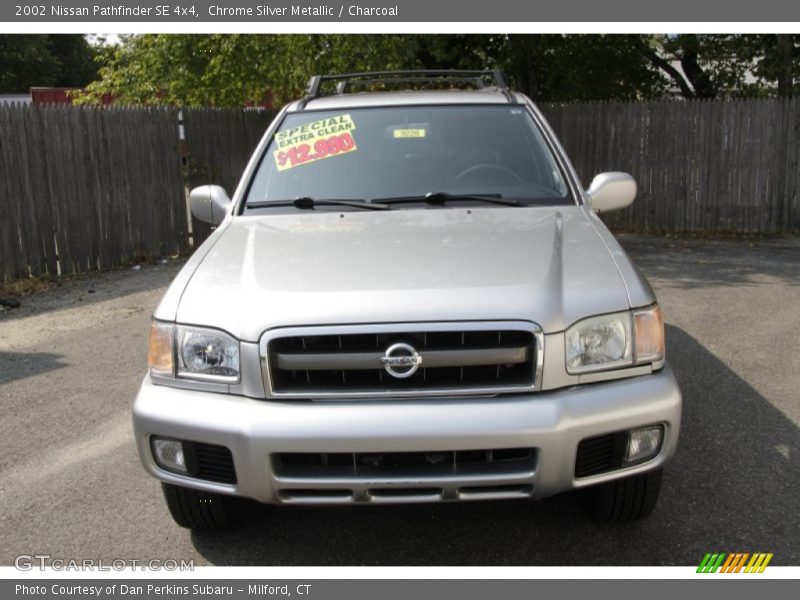 Chrome Silver Metallic / Charcoal 2002 Nissan Pathfinder SE 4x4